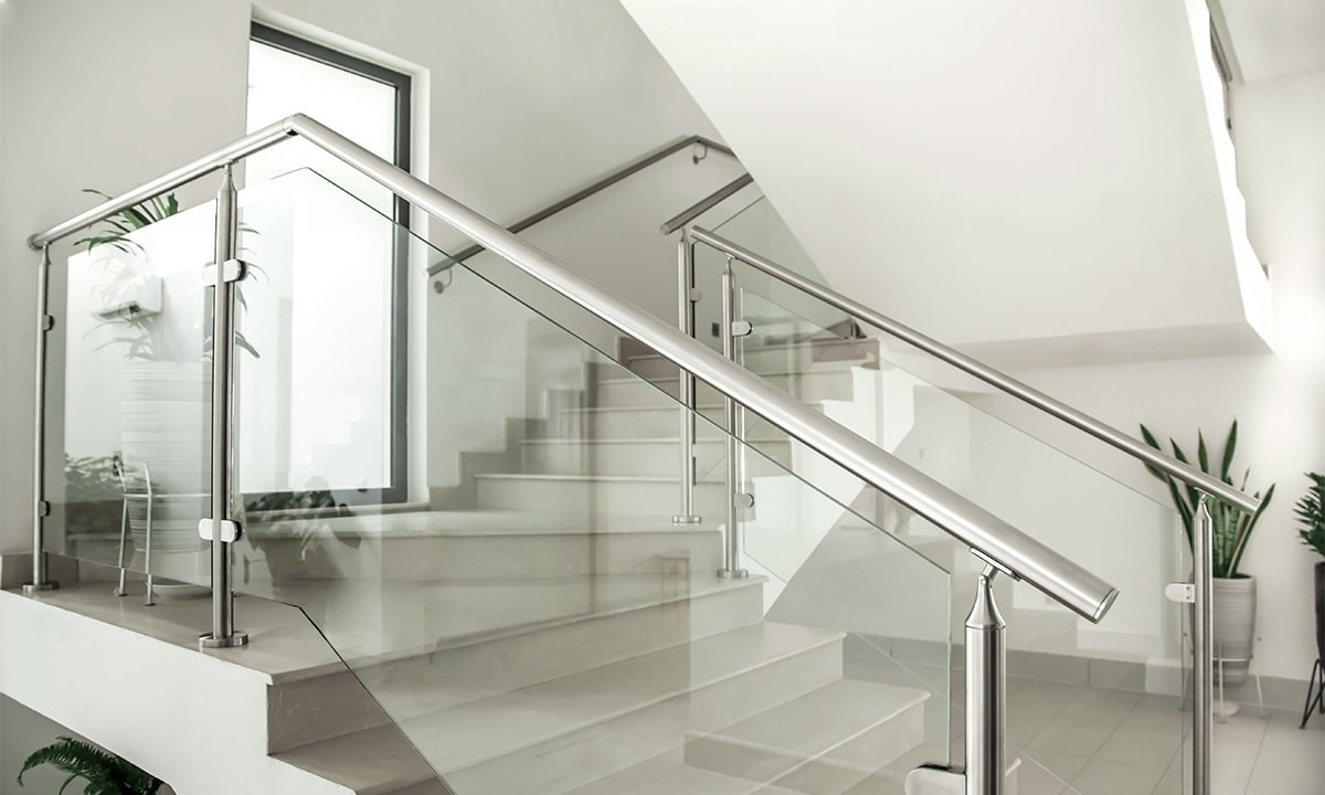 The Difference Between Tempered and Laminated Glass for Stairs