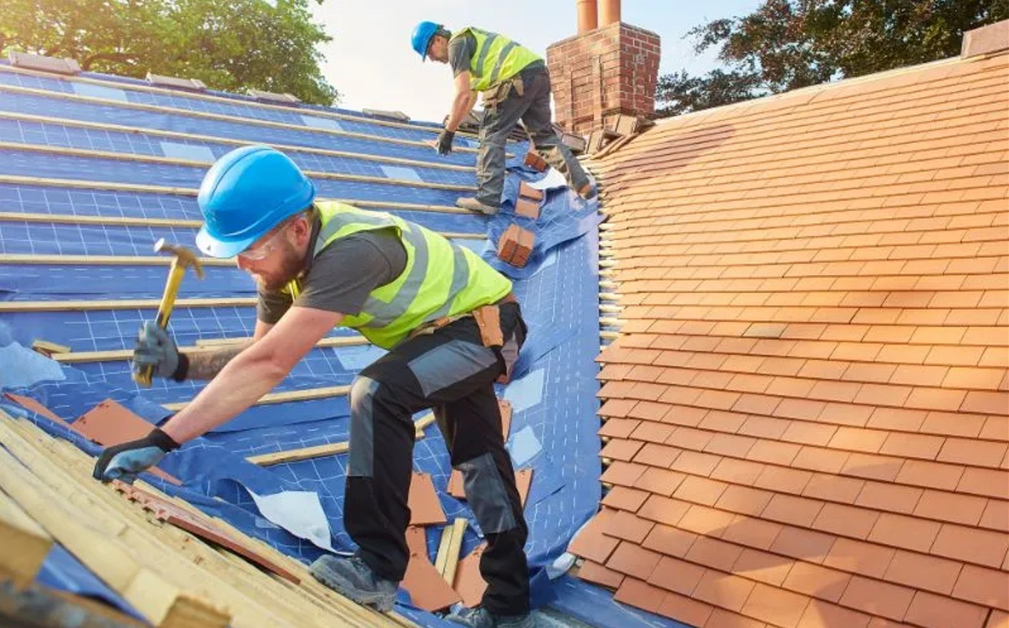 Why Hiring the Right Roofing Contractor in Bakersfield, CA Matters